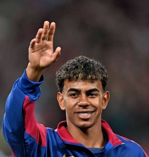 足球报：法比奥已与国安续约至26年底；国安将全主力出征越南