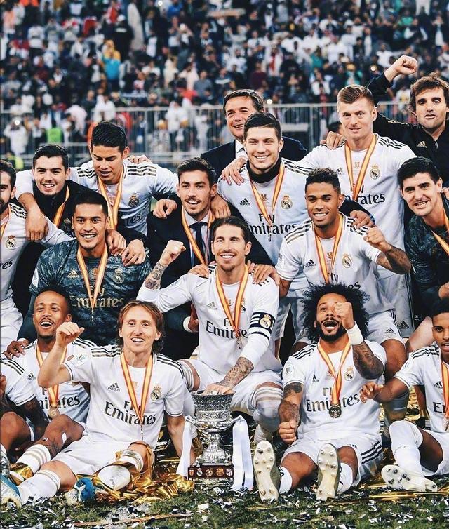 体育精神，霍伊伦祝贺麦克托米奈和苏格兰晋级世界杯