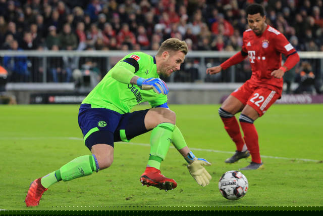 奥尔莫肩伤缺阵一个月，巴萨迎赛季关键考验