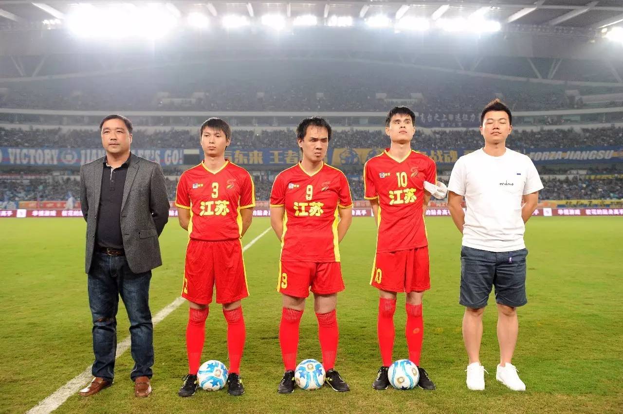 维斯塔潘：别太失望，我们以精彩的表现结束了赛季