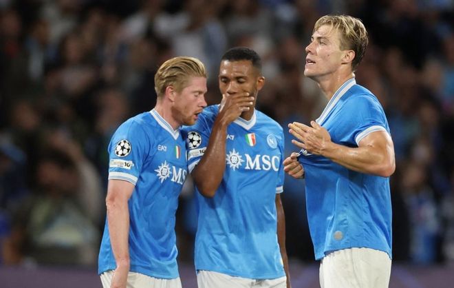 TA：球员版长袖球衣全面回归，实现从性能到美学的个性表达