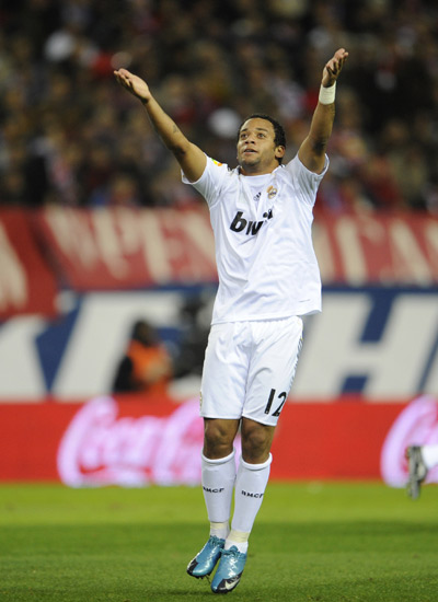 阿奇姆彭遭成都球迷种族歧视，队长王上源发文声援